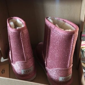 ***SOLD***UGG Classic II Glitter Boot